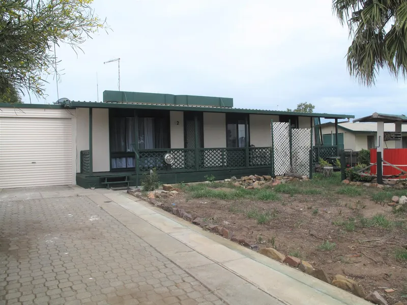 4 Bedroom/2 Living - Close to Beach