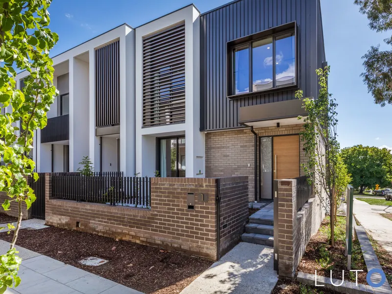 Newly built Modern Townhouse in the heart of Red Hill!