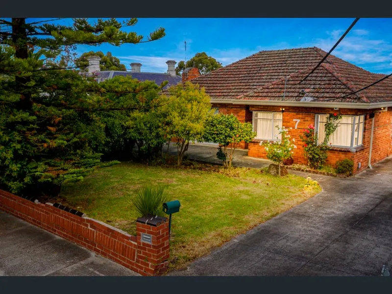 A spacious and well maintained home in Box Hill High School Zone