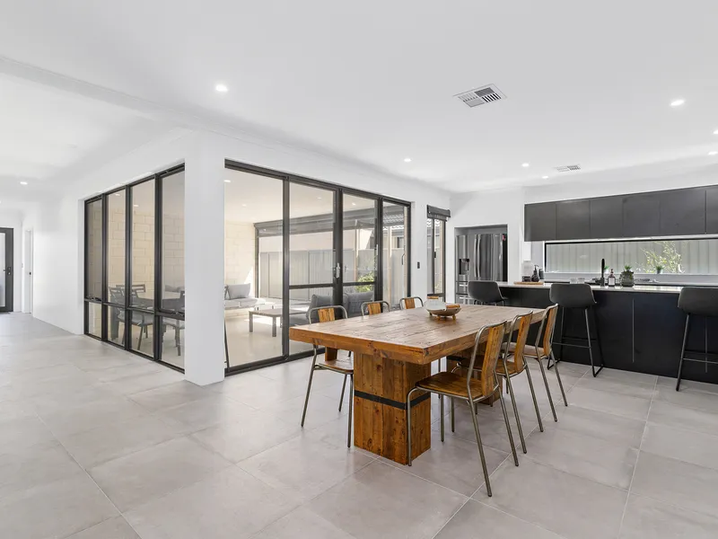 STUNNING PARTLY FURNISHED EXECUTIVE HOME IN MINDARIE *12 MONTH LEASE ONLY*