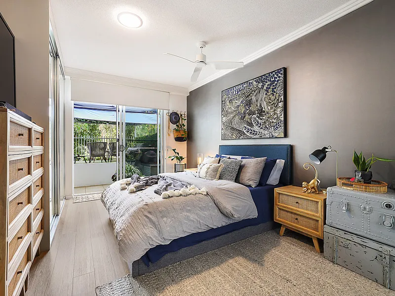 Ground Floor Unit - Large, Perfect Courtyard for Hosting