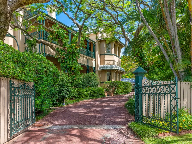 HISTORICAL FAMILY RESIDENCE - LANDMARK 'TARRANALMA' – 2226 m2 HILLTOP ESTATE