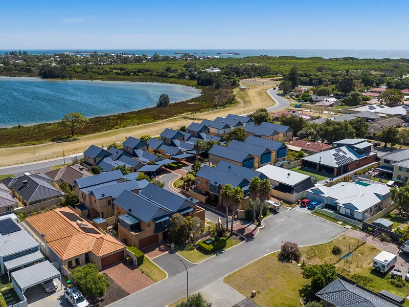 ENJOY BOTH THE LAKE AND BEACH LIFESTYLE IN THIS MODERN 3x2 TOWNHOUSE