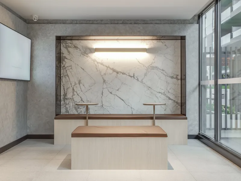 GROUND FLOOR 2 BEDROOM APARTMENT WITH ENTERTAINERS COURTYARD