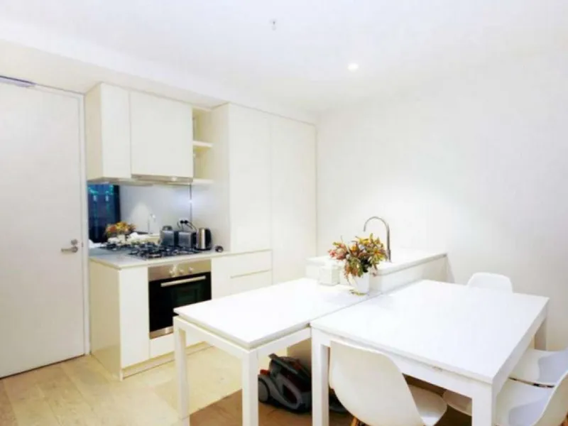 Spacious apartment for rent in West Melbourne! (1 double bedroom + 1 single bedroom)