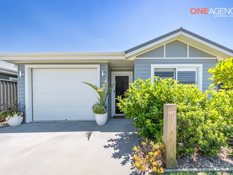 Spacious and Better Than New Resort Style living