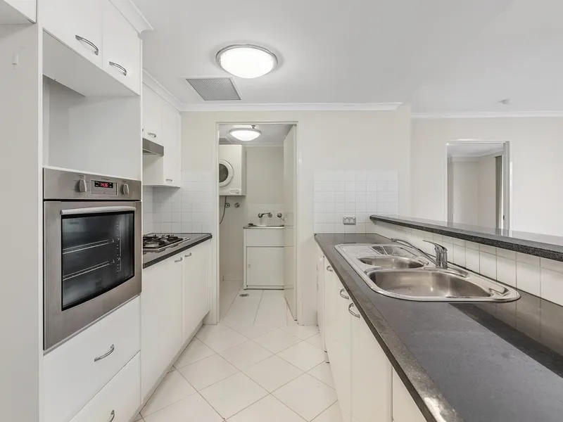 2 BED UNIT, 2 BATH, 2 CARSPACES