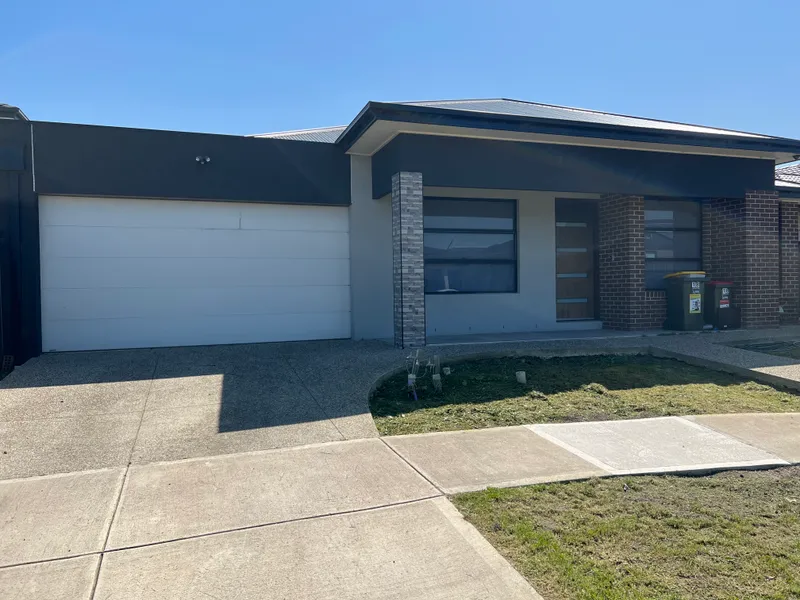 Beautiful Home In The Cloverton Estate..