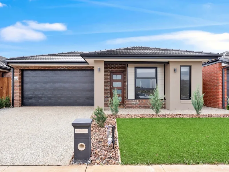 This four bedroom property located in Thornhill park estate has the quality that will definitely please!