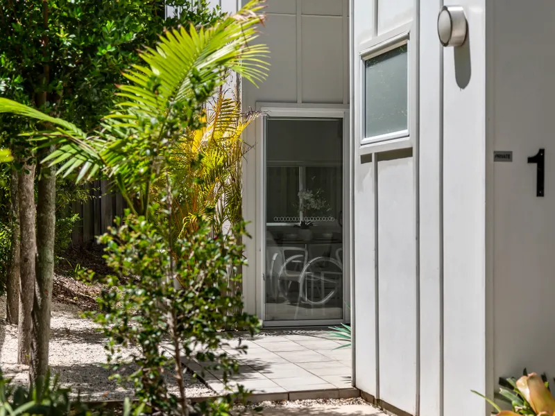 BEACHSIDE CASUARINA LIFESTYLE VILLA 