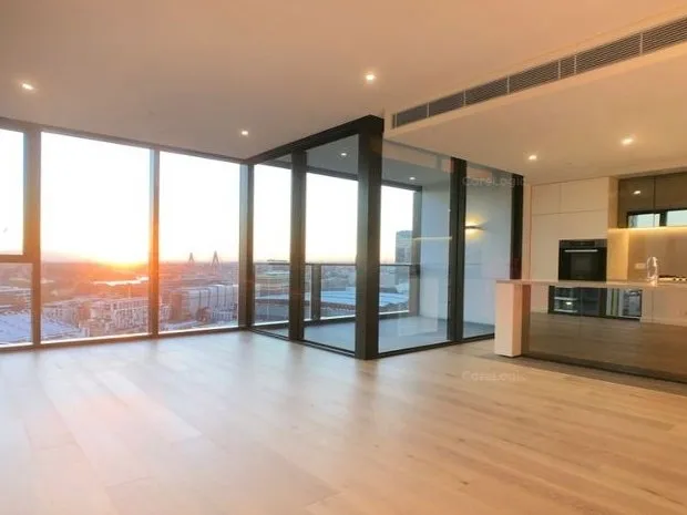 Sleek Inner-City Haven of Tremendous Space, Light, Luxury & Views