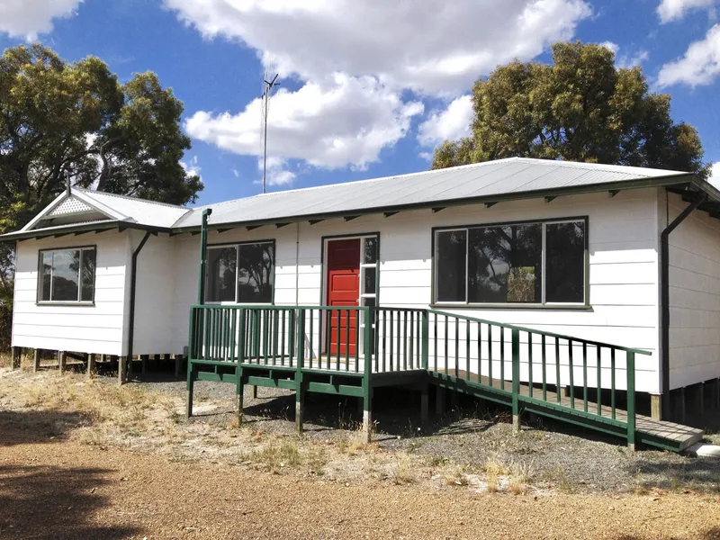 Spacious, Near New, 3 Bed Home Close To Stirling Range, Built 2007 In The Wonderful Great Southern.