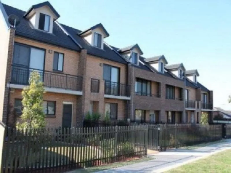 Street Facing 3 Bedroom townhouse