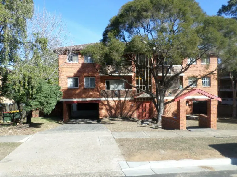 BEST VALUE 2 BEDROOM APPARTMENT - WALK TO EVERYTHING