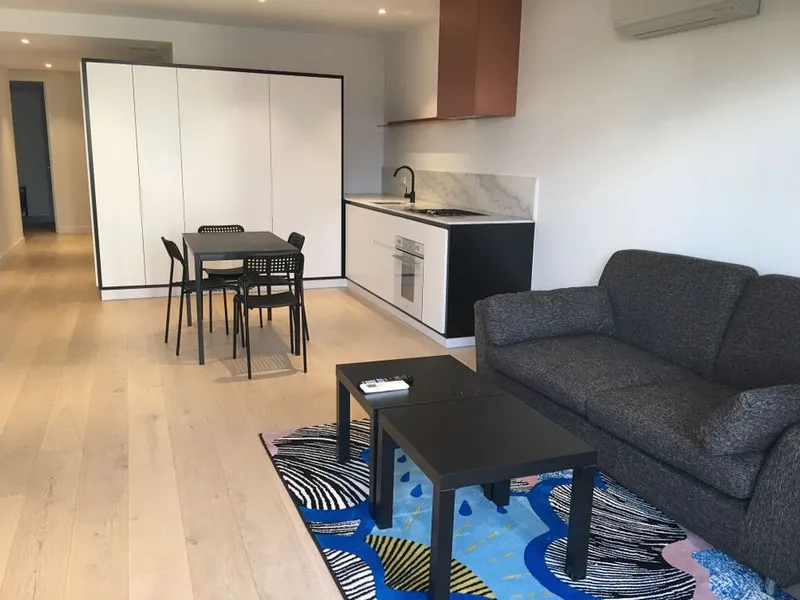 In The Heart Of Carnegie! (Fully furnished)