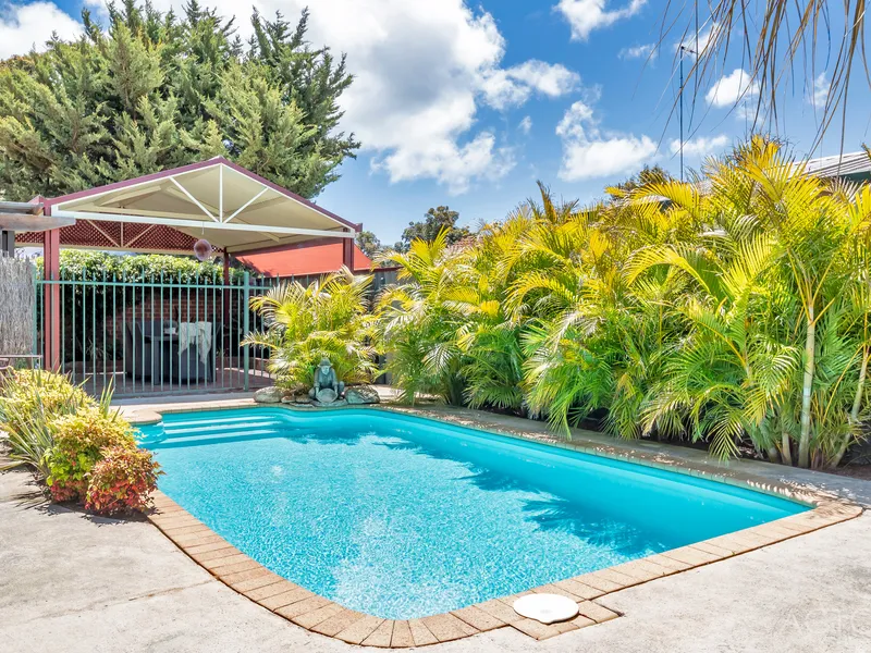 OLD WORLD CHARM + POOL + VAN/BOAT PARKING