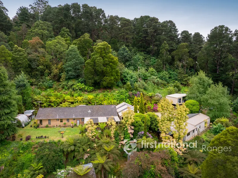 Escape on 10 acres. Views. Quiet and Private. Dual Occupancy.