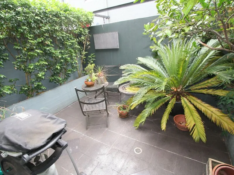One Bedroom Townhouse Style Apartment with Aircon
