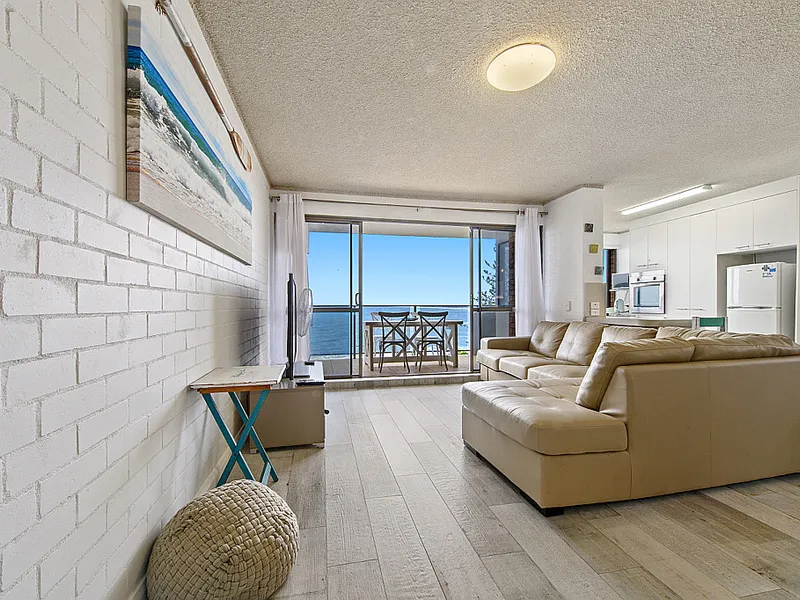 LIFESTYLE, VIEWS AND LOCATION!