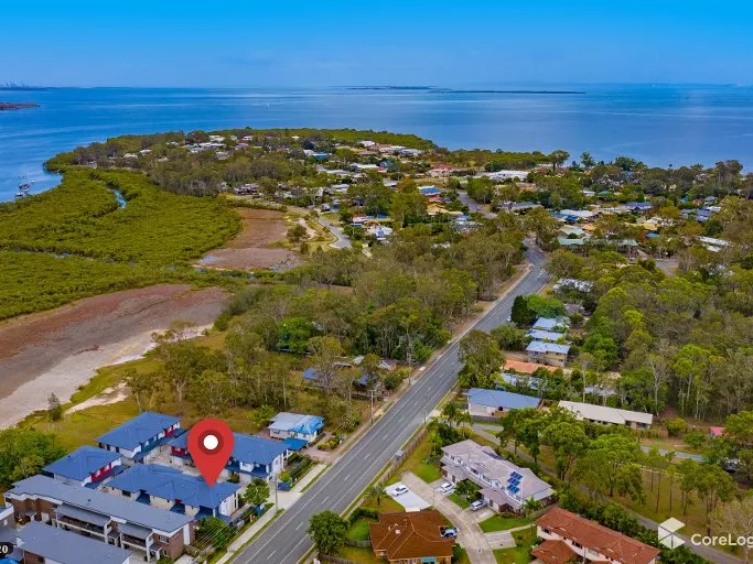 BAYSIDE OUTDOOR LIVING AT ITS BEST