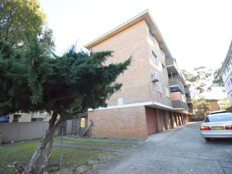 2 BEDROOMS UNIT - BRAND NEW BATHROOM & BEDROOM FLOORS 