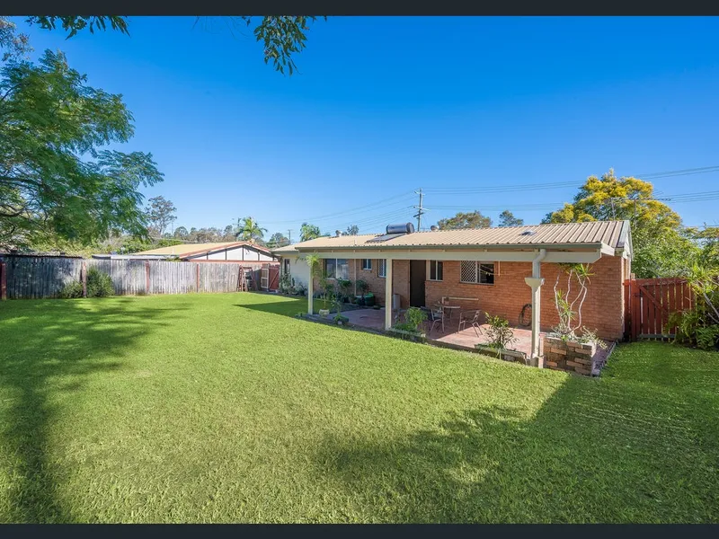 LOW SET HOME TUCKED AWAY IN A QUIET STREET!