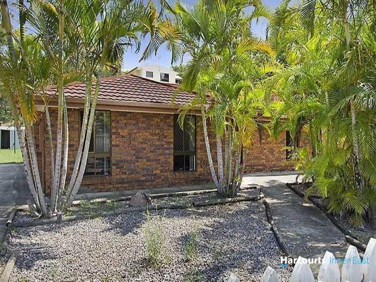 Cute Family Home in Carina!