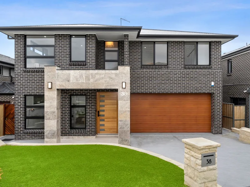 LUXURY CUSTOM BUILT HOME WITH GOLF COURSE VIEWS