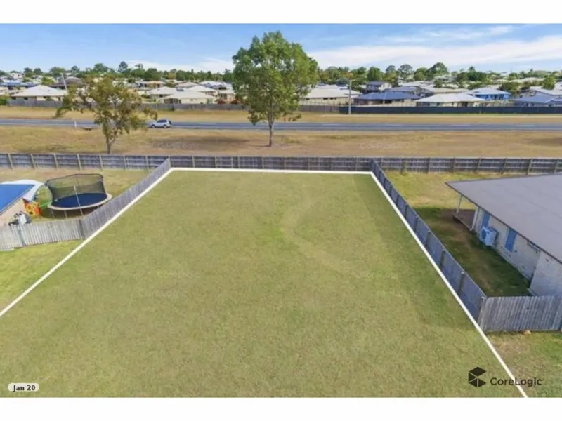 Want to build, here is a great level block in Gracemere Heights.....