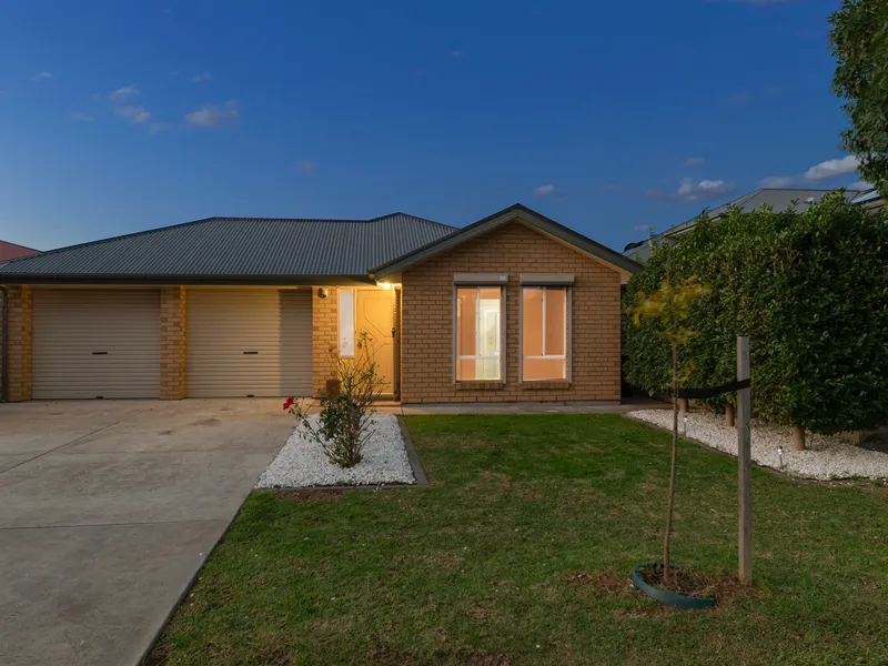COMFORTABLE, MODERN FAMILY LIVING!