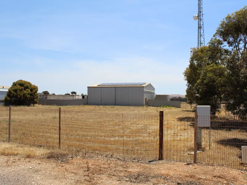 Land, Garage + OPTUS Lease