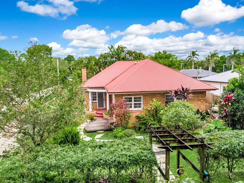 In-town Bungalow to makeover and enjoy beautiful lifestyle