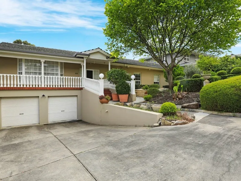 STYLISH CONTEMPORARY LIVING