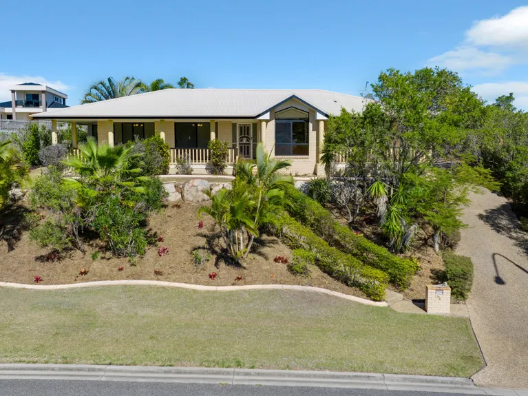 SPRAWLING HOME WITH TWO STREET ACCESS