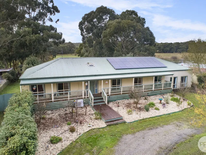 Wonderful Country Home On 2 Acres (approx.)