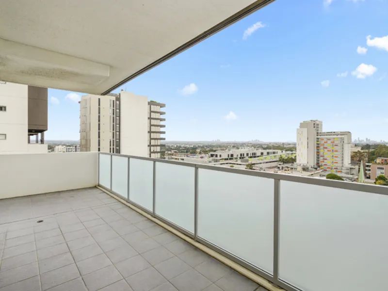 Luxurious Apartment with Stunning City views!  (Enter via George St)