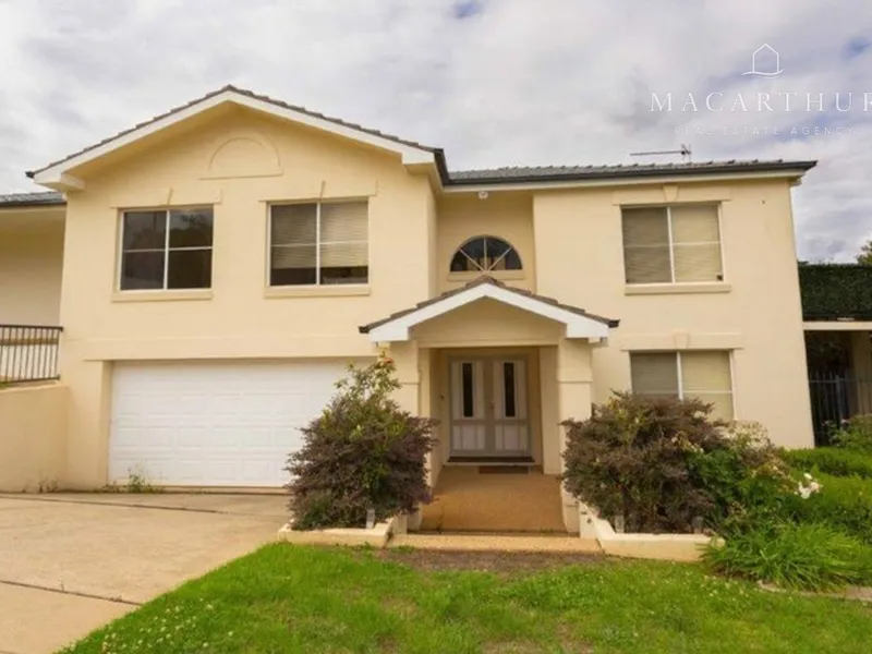 Beautifully Appointed Townhouse