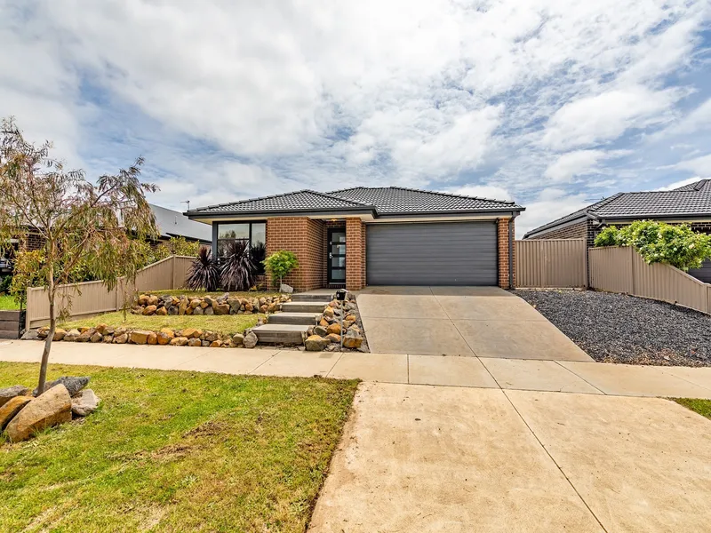 Modern Design & Overlooking Parkland!