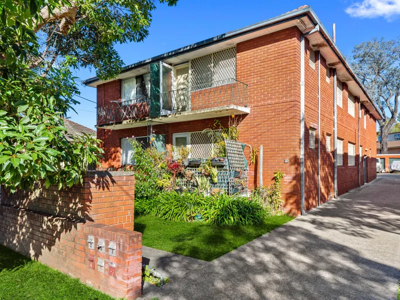 Convenient, spacious and bright 2 bedroom apartment