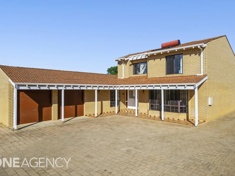 SPACIOUS FAMILY HOME in PRIME LOCATION!