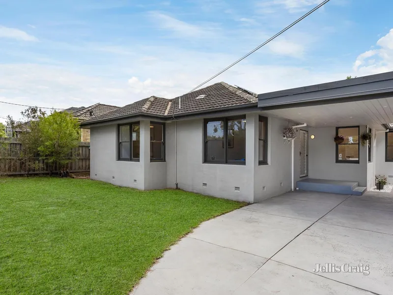 A Calm & Quiet Home within Steps of Local Schools