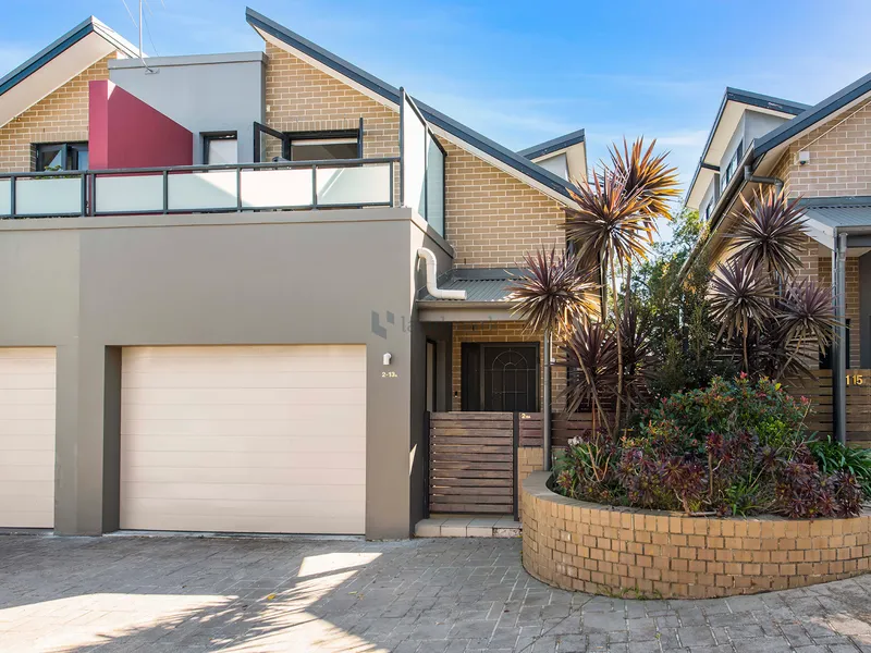 Comfortable Family Living, Bayside Setting