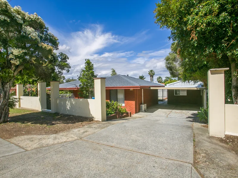 Corner 682m2 block zoned R20/50 plus solid house plus workshop