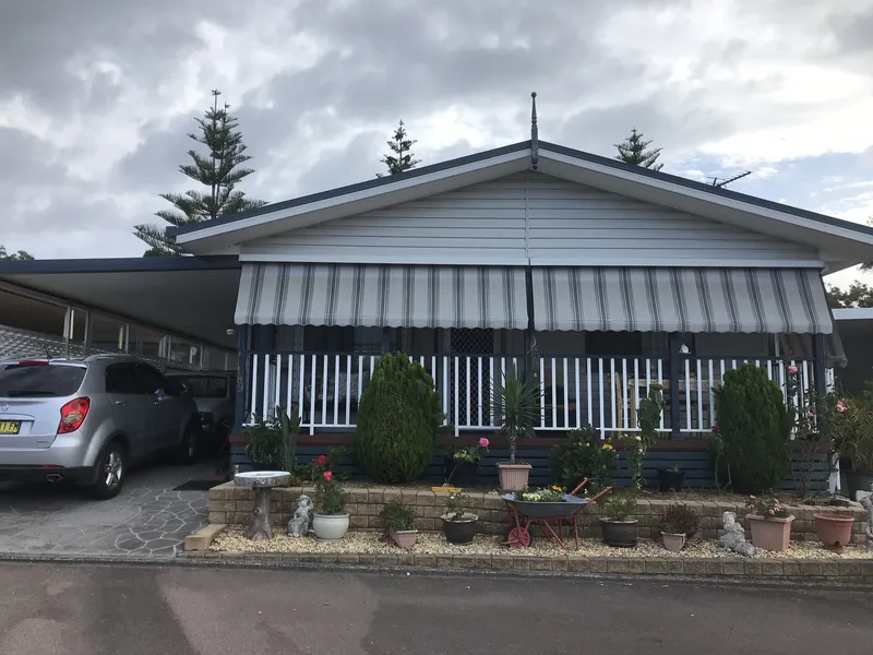 3-bedroom house just a short stroll from the Lake