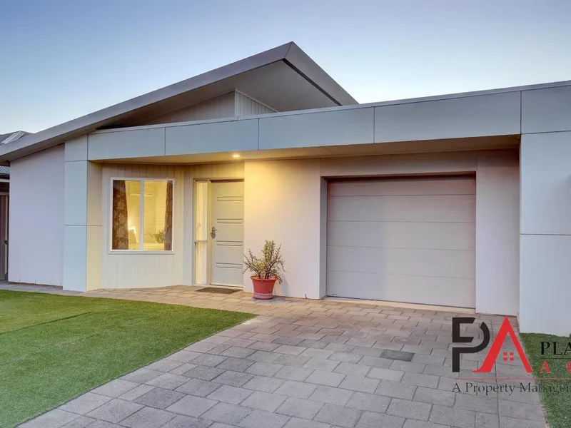 Modern, Chic & Sophisticated 3 Bedroom House Located in Mitchell Park