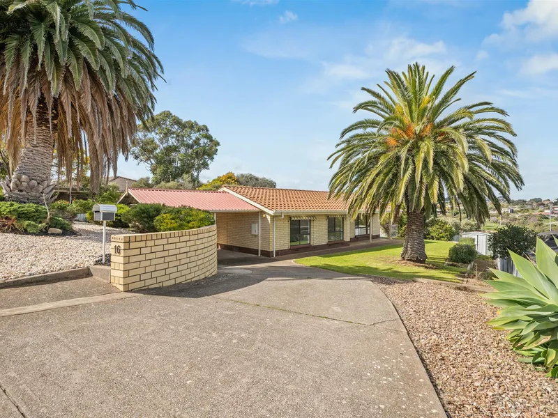 STYLISH THREE BEDROOM HOME WITH STUNNING OCEAN VIEWS!