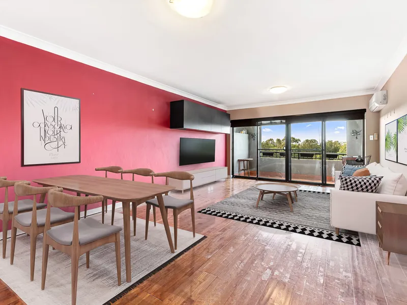 Spacious two bedroom overlooking leafy parklands