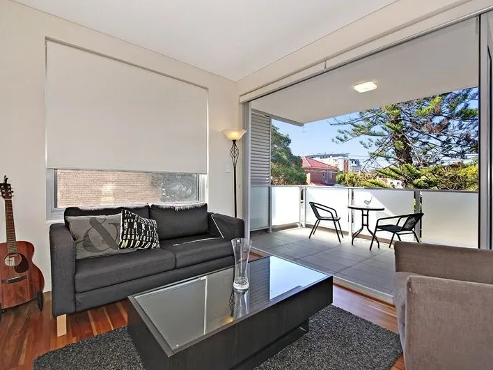 Quality built 2 bedroom 2 bathroom modern apartment in great location. LIFT ACCESS