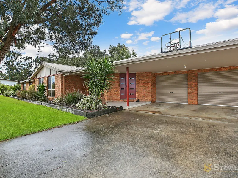 STUNNING LIFESTYLE OPPORTUNITY.