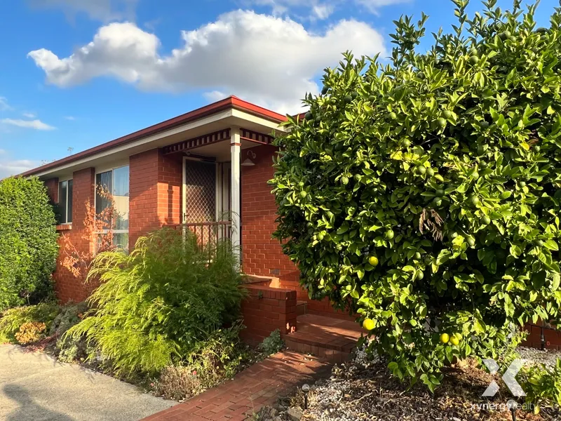 COSY 3 BEDROOM TOWNHOUSE AT THE HEART OF MOUNT WAVERLEY